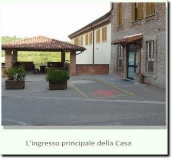 L'ingresso principale della Casa Menada L'ingresso principale della Casa Menada